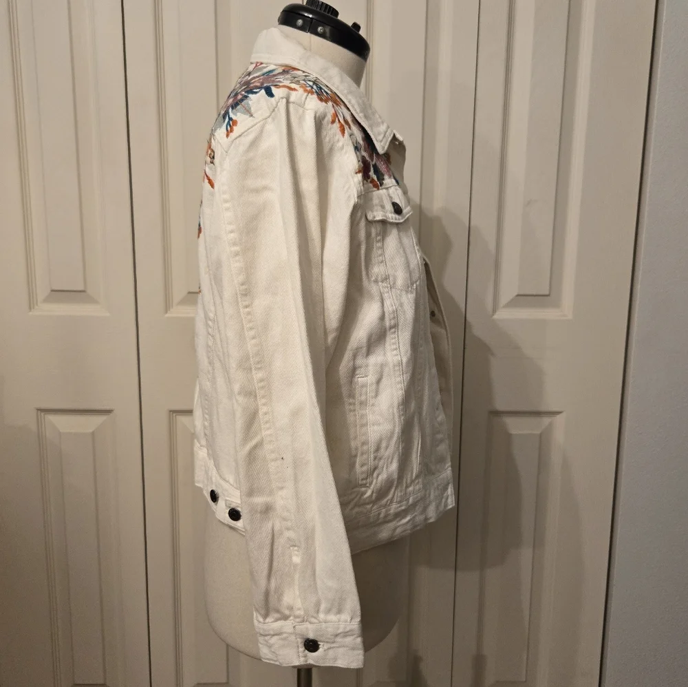 Johnny Was White Denim Jacket with Multicolor Floral Embroidery - Picture 5 of 7